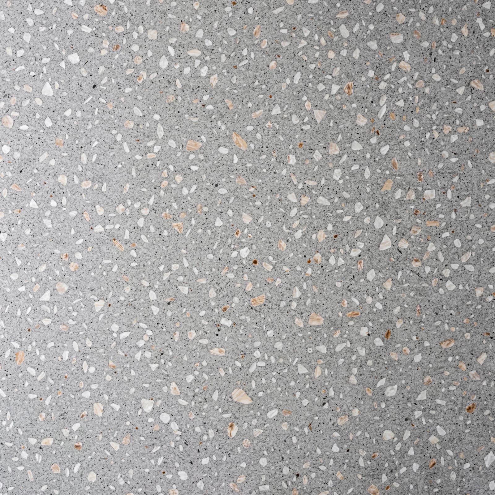 Gepolijste terrazzovloer met lichte korrels marmer