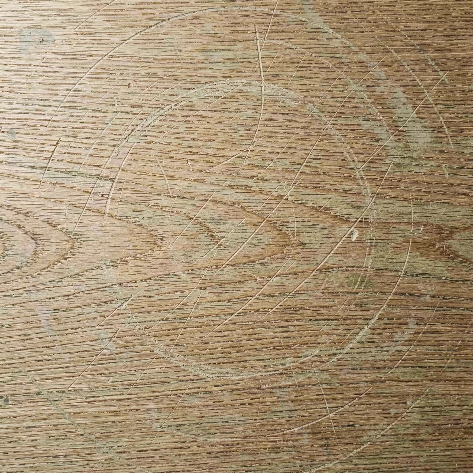 Houtnerf van een doorleefde eikenhouten tafel