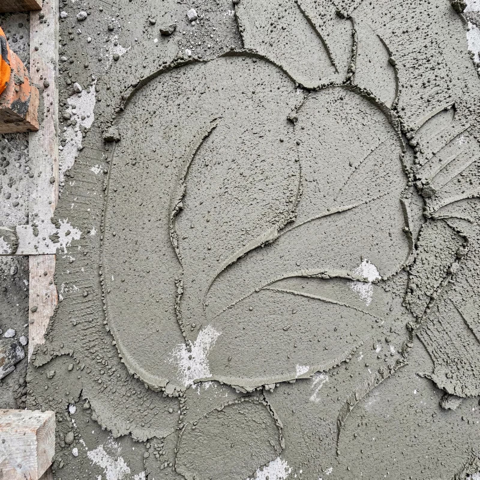 Detail van natte metselspecie met troffelsporen